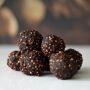 Het recept van deze week: Quinoa Cacao Traktaties. Een zeker Southpark liedje comes to mind, maar laat dat je er niet van weerhouden dit recept van onze @vitalitien uit te proberen. Nu op de website!