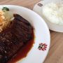 近所にできたステーキ屋さんへ。肉ってヤッパリ美味しいね(*´∀｀*)やっすいお肉でも全然いけてる！！