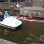 Met een bootje door de grachten ziet er ineens heel aantrekkelijk uit. Ik bedoel, ik zié het!
