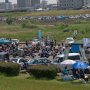 【ひめたま痛車祭2017】知名度の高まりと共に慢性的な展示スペース不足が課題だったひめたま、昨年から対岸の河川敷も展示エリアにしたようだ 遠すぎワロタｗｗｗ 