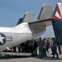 【厚木基地日米親善春まつり2016】C-2Aは内部も公開されていたらしく後部ハッチからこれまた長い待機列が出来てたｗｗｗ みんな並ぶの好きだなｗｗｗ 