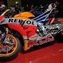 【東京モーターショー2015】MotoGP参戦車マシンのRC213V さっきの2&4のエンジンはコイツのか