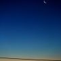 ブルーアワーの宙に並んだ月と金星☆彡