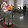 Блин.. Да присмотритесь же вы внимательнее! Нет никакой стопки! Не повторяйте фэйк за слепыми. Просто лист загнулся