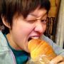 背中で薪ストーブの温もりを感じながらクロワッサンを食す。外人みた〜い！！な気分(笑)