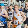 "Wil je plezier blijven houden in het hardlopen, dan is op tijd kunnen bijsturen een handige vaardigheid. Want zoals je misschien ook wel hebt meegemaakt, word je als amateursporter nog wel eens door de werkelijkheid ingehaald." Nieuw blog van @klaasboom! Check de link in bio. #bijsturen #hardlopen #running 📷: @david.stegenga