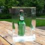 Handig hoor Grolsch... Persbericht in een beugelfles die ingevroren is in een blok ijs.