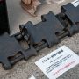 【大洗ガルパン痛車道コンテスト】マニアックなアイテムもいろいろありました まずは劇中でもぶった切れたパンター戦車の履帯 ちなみにこれ1個で20キロ以上あるそうな こんなもんどうやって入手したんだよｗ