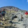 登山道はガレ場が続くので慣れていないとちょっと歩きにくいかもしれません