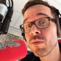Hallo, ik ben op #3FM nu. Luister je? Gezellig. 