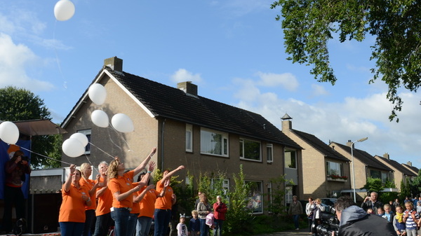 Bij start #sjvkvw #rosmalen bij @sjvrosmalen werden ballonnen opgelaten ter nagedachtenis aan slachtoffers #mh17