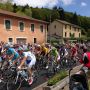 Gele trui en daarachter de etappewinnaar #Dauphine