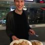 Hallo zeg. @derekvwinsen heeft me hier een midnight snack van jewelste.  Kippetjes! #3fm 