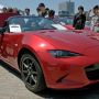 【LEVOLANT CARS MEET 2015】新型マツダ・ロードスター クルマの周りを取り囲む人の多さときたら・・・