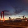 The mornings are starting darker, but beautiful to see the sun coming up while we're running 🏙#earlybirds #runners #mondaymorningrun #beautiful #sunrise #city #run #entrepeneurs #running #vorstil #bridges #rotterdam