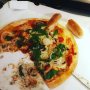 Net als vroeger: pizza in de radiostudio voor avondradio 🍕