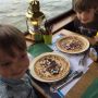 T. En K. Op de pannenkoekenboot. 
