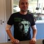Kijk die Henriiiiiiiiiii toch eens met zijn Chriet Tietulaer shirt! 