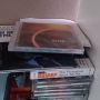 Zo, de cd's van @tom_beek waar ze thuishoren: tussen die van andere grootheden!